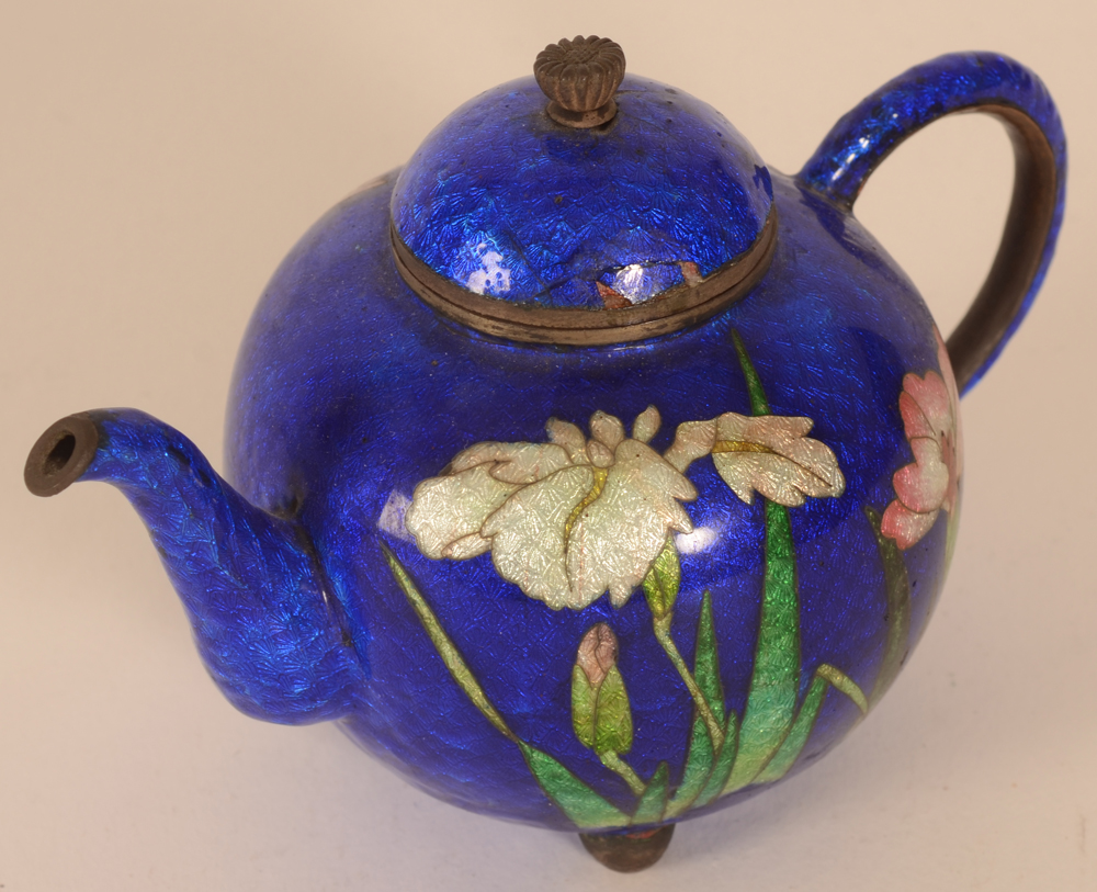 Japanese cloisonné enamel tea pot — View from above