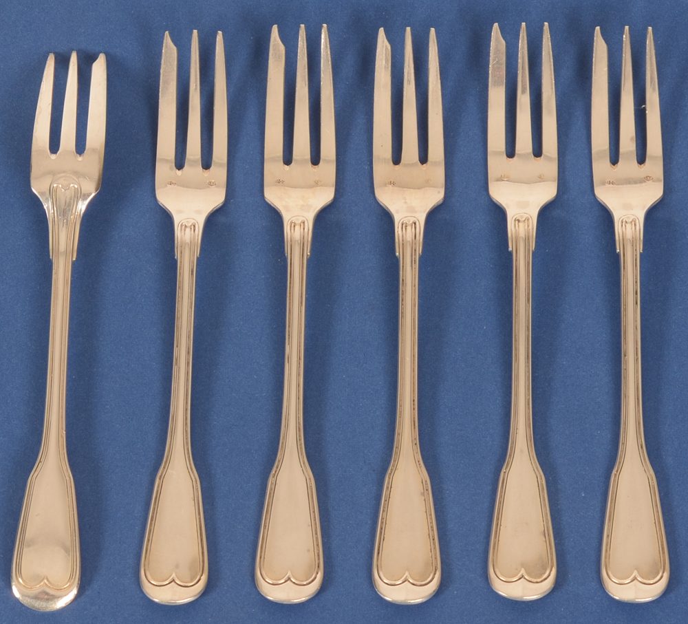 Lemaire and De Vernisy — 6 fourchettes à gâteau en argent massif