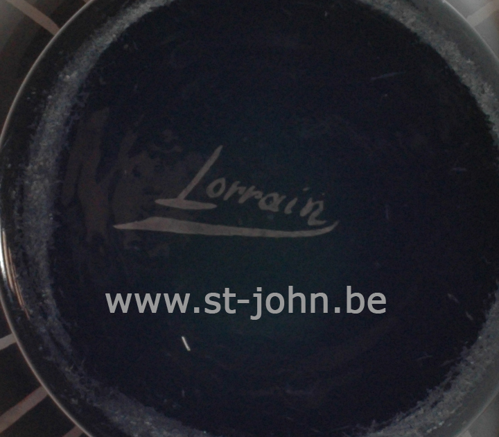 Lorrain: signature on the bottom of the piece.