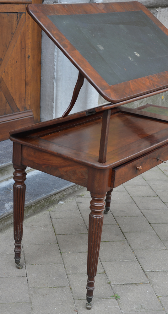 Louis-Philippe table à la tronchin — Side view extended