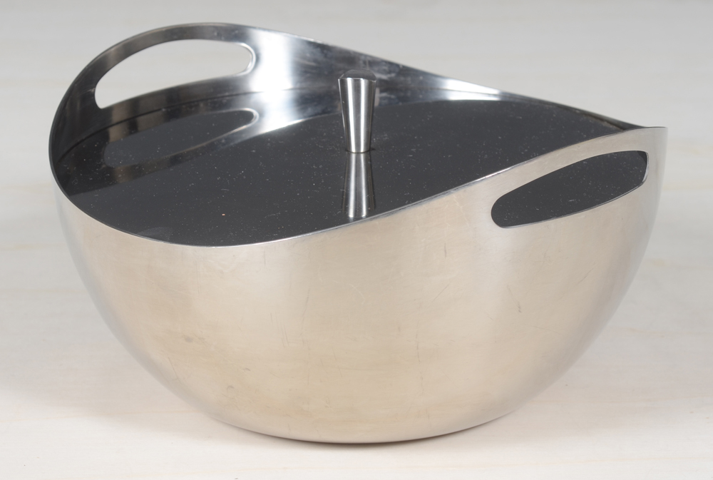 Stephan Winteroy for Orfèvrerie Wiskemann S.A. — View from the side with the lid and knob visible