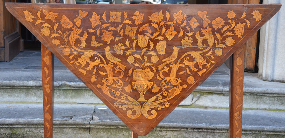 Marqueterie card table — Detail of the marqueterie on top