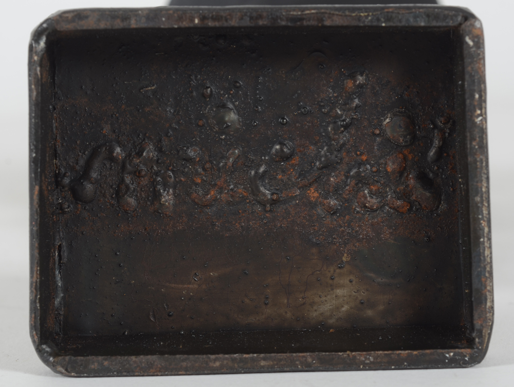 Robert Michiels — Bottom of the base with signature