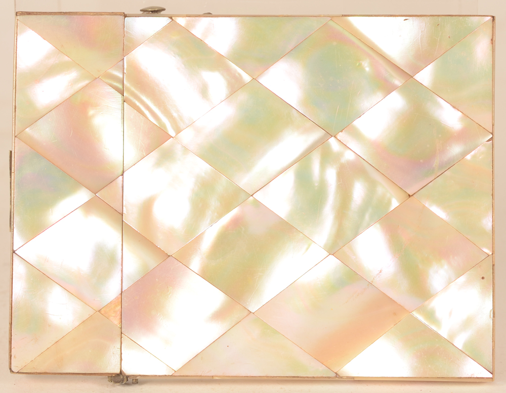 Mother of pearl card case — Etui à carte de vistes, en nacre, de style Napoleon III