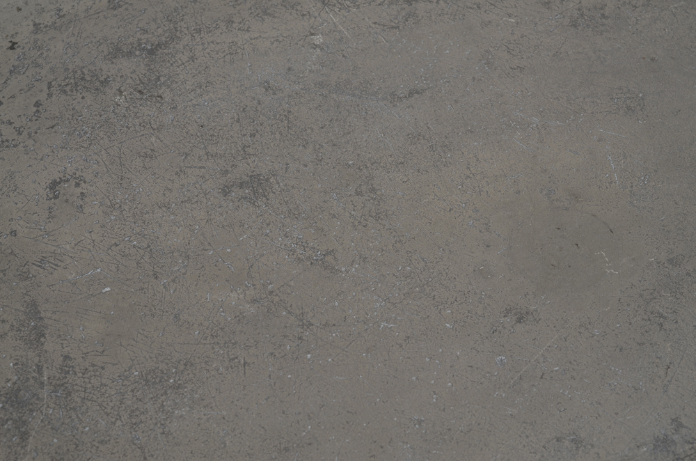 Very large pewter dish — Detail of the surface scratches and wear
