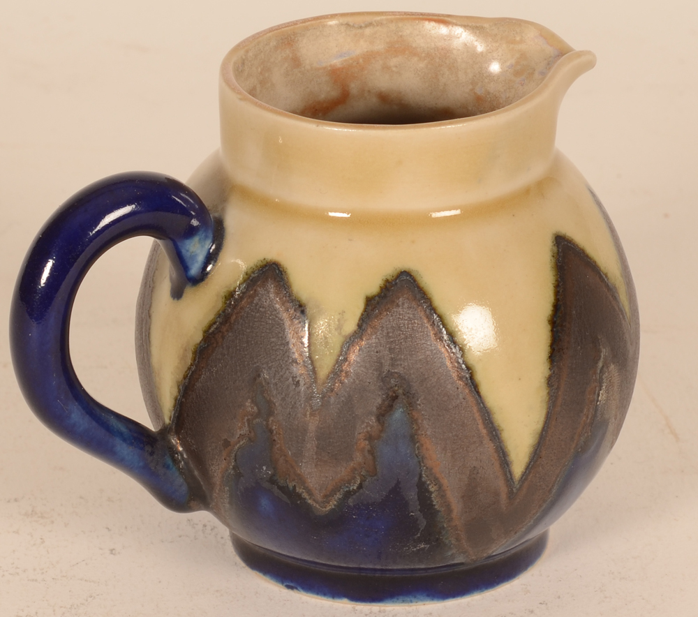 Odetta Quimper — View of the back and side with blue handle