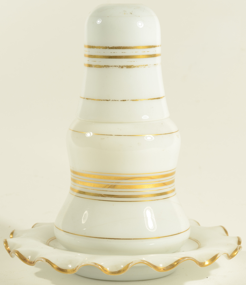 Opaline Drinking Set — Un bon ensemble de carafe, sous-bouteille et timbale en opaline, epoque Napoleon III