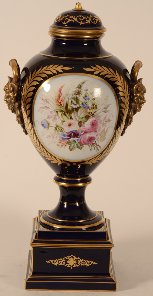 Asclepios vase — Back of the vase with painted flower decoration