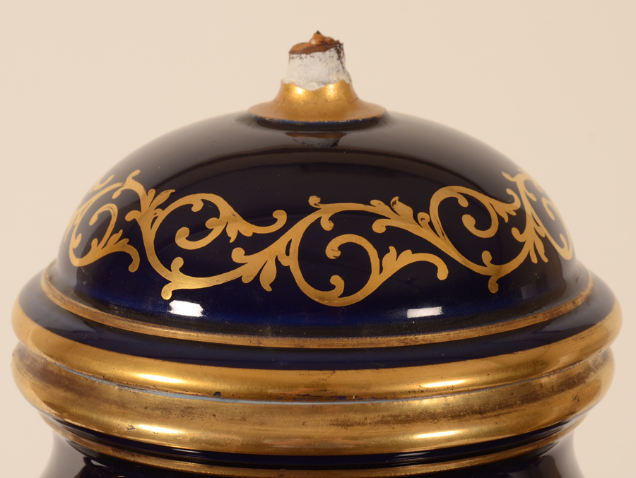 Asclepios vase — Detail of the lid with missing nob.
