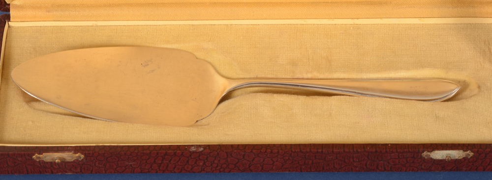 silver puntfilet cake server — the cake server in its original box