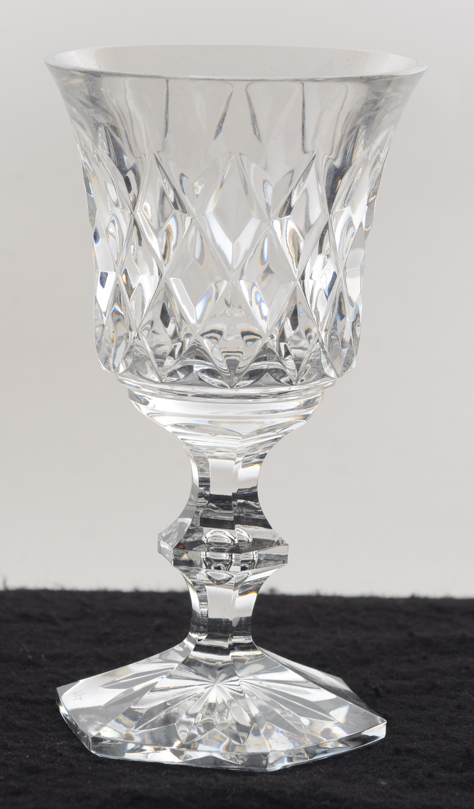 Val Saint-Lambert, Metternich, taille fantaisie — Verre à vin en cristal taillé