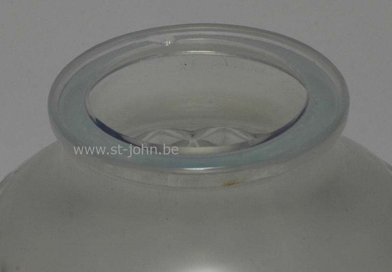 Sabino vase, detail of the chip, inner top rim.