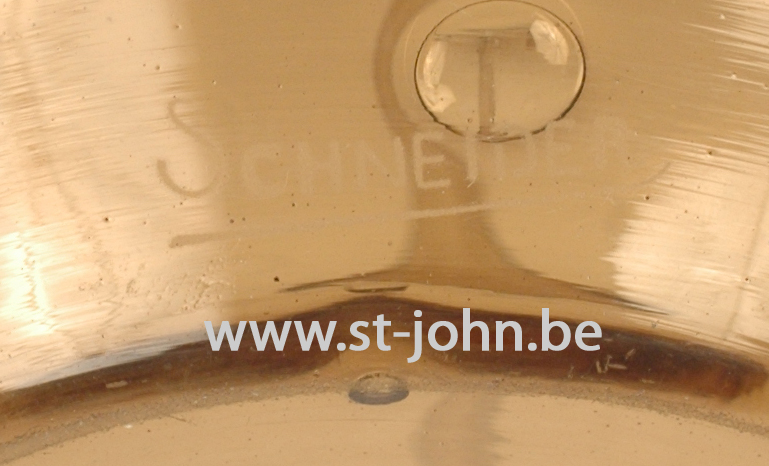 Schneider vase: mark.