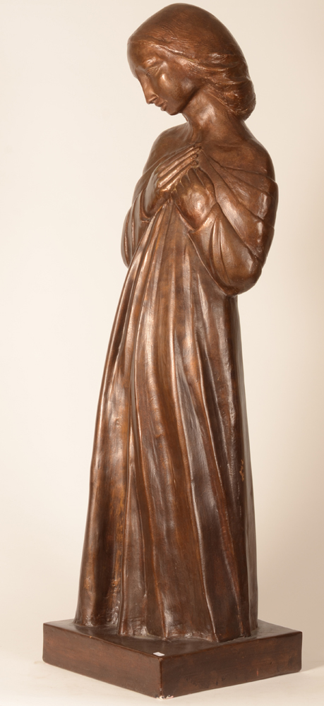 Unknown sculptor — Grand platre patine d'une fille drapee, non signe