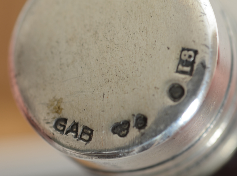 Guldsmedsaktiebolaget, Stockholm — Marks on the side of the handle.