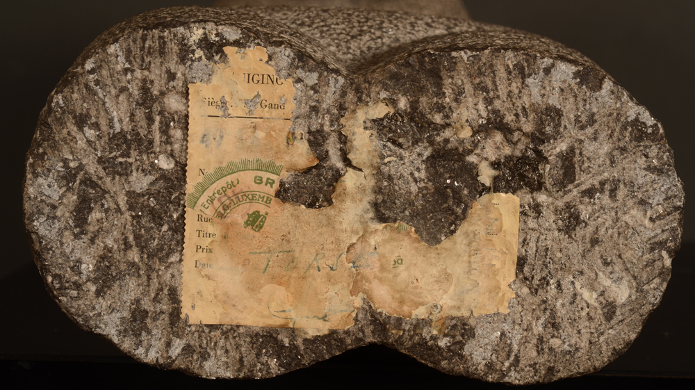 André Taeckens — Exhibition label on the base of the sculpture