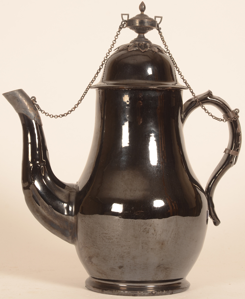 Terre de Namur coffee pot — Cafetière en terre de Namur avec monture en argent