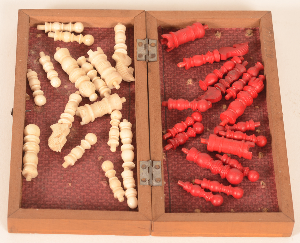 Travel chess set — Inside with the pawns