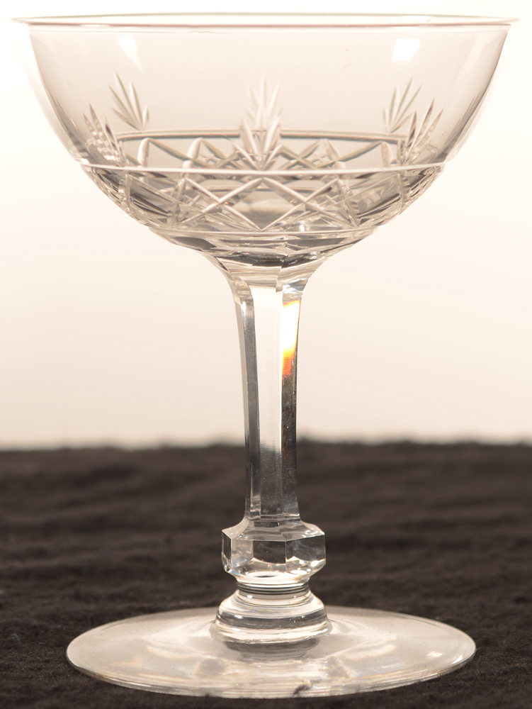 Val Saint-Lambert coupe taille1 lage knoop 132 — Val St-Lambert, modele coupe taille1 noeud bas, verre de vin en cristal, hauteur 132 mm&nbsp;<br>