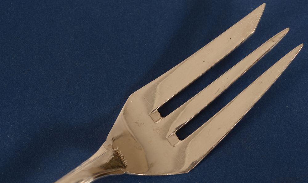 Vereinigte Silberwaren Fabrik Düsseldorf — 12 fourchettes à gateau en argent massif art deco