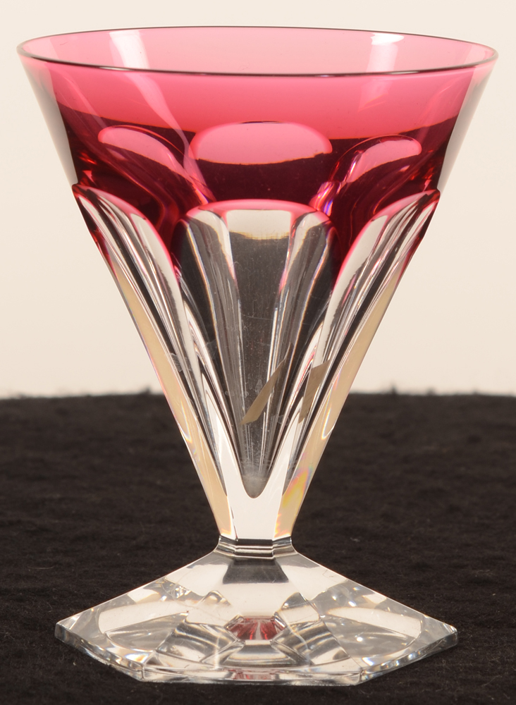 Val Saint-Lambert Anmaur red 100 — Val St-Lambert, modele Anmaur, verre en cristal en vert et blanc, hauteur 100 mm