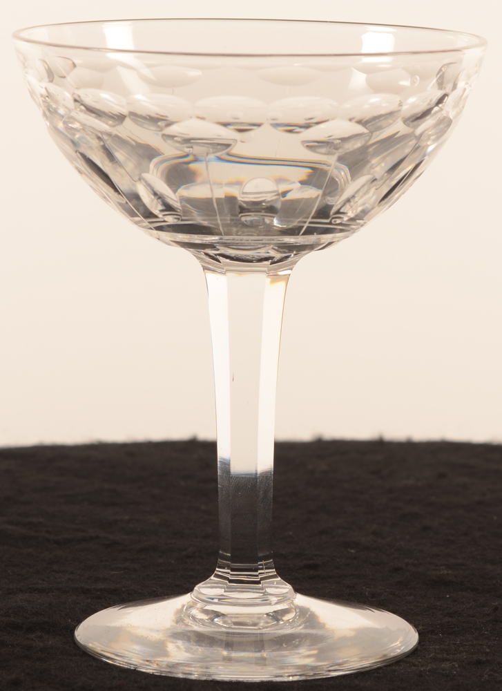 Val Saint-Lambert Nestor taille ecaille et olive coupe 134 — Val St-Lambert, modele Nestor taille ecaille et olive, coupe en cristal, hauteur 134 mm