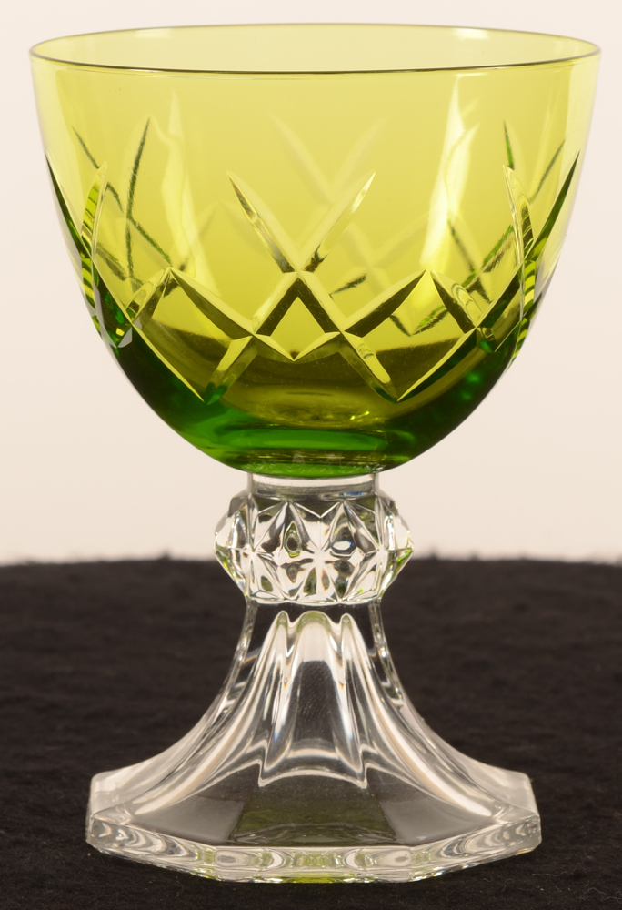 Val Saint-Lambert Yale taille losange green 120 — Val St-Lambert, modele Yale taille losange, verre en cristal vert et blanc, hauteur 120 mm