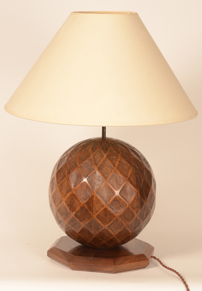 Walnut art deco lamp — Lampe en noyer massif, France années 40-50.