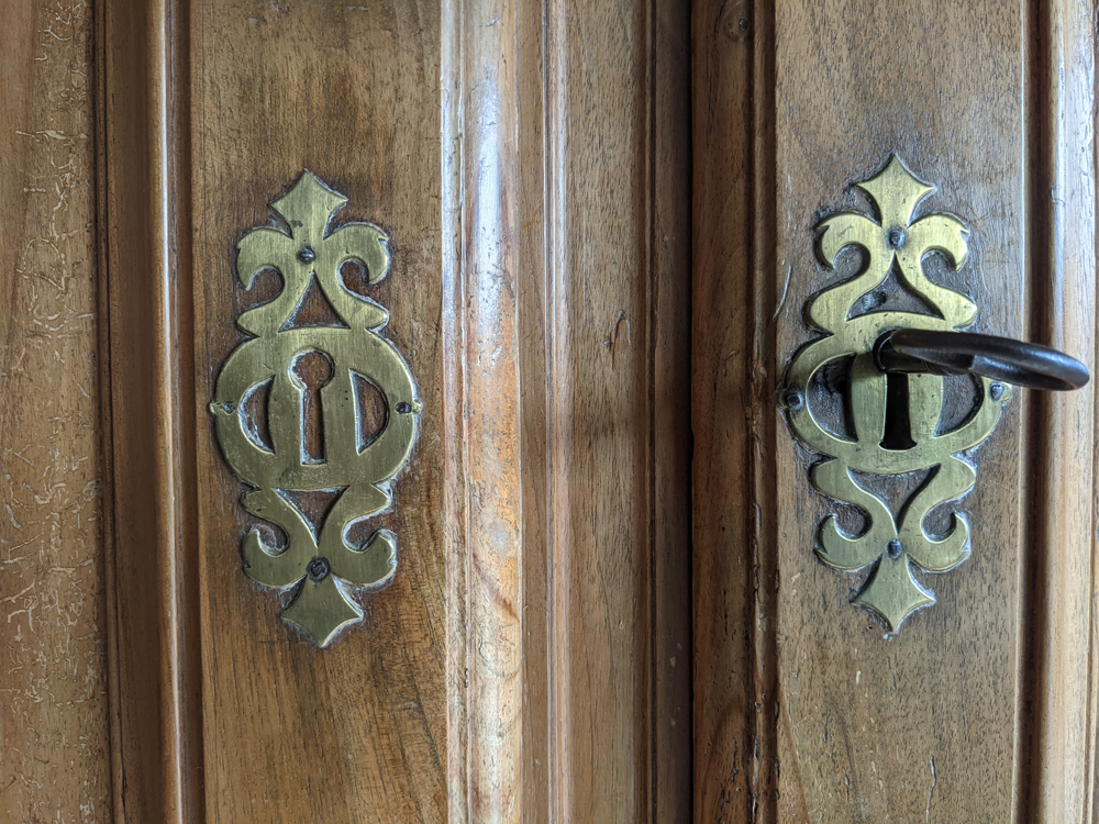 Wardrobe Louis XIV — With the original key