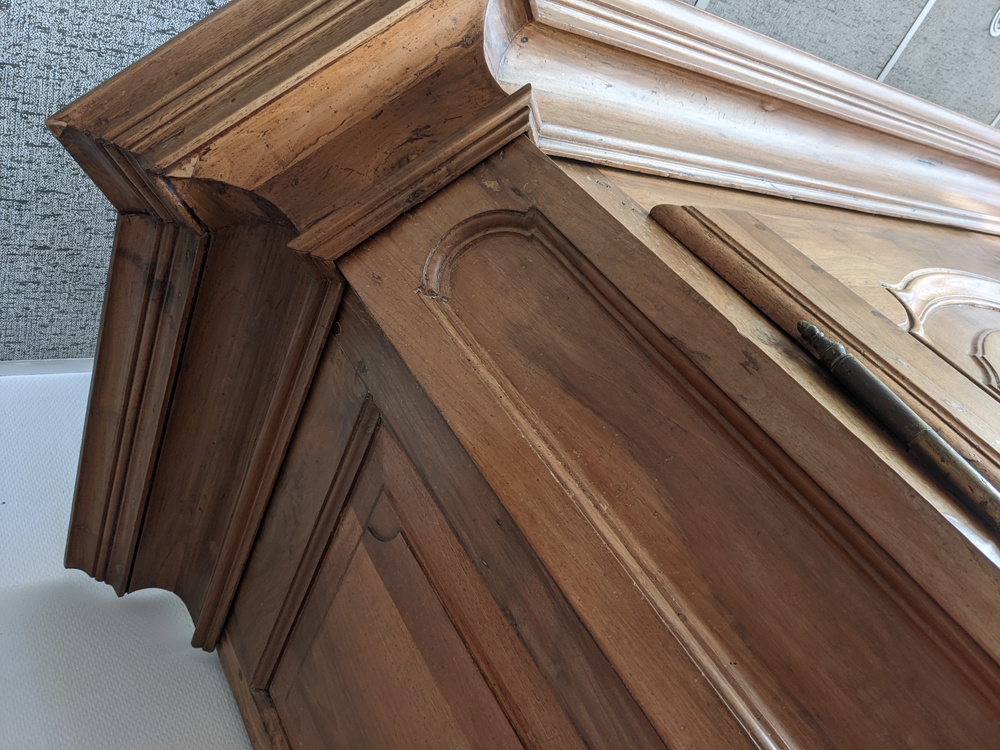 Wardrobe Louis XIV — Fronton