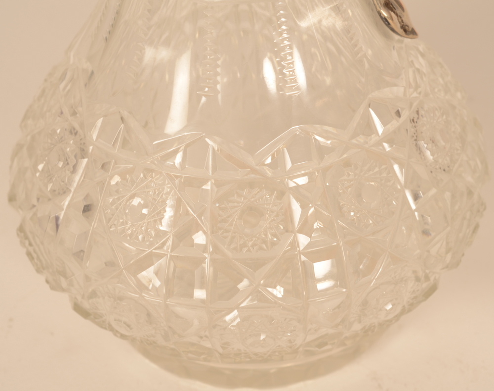 Wilkens a pair of art nouveau silver and cut crystal carafes — Detail of the cut crystal