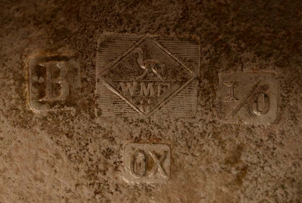 WMF presentation dish — Marks on the inside of the base