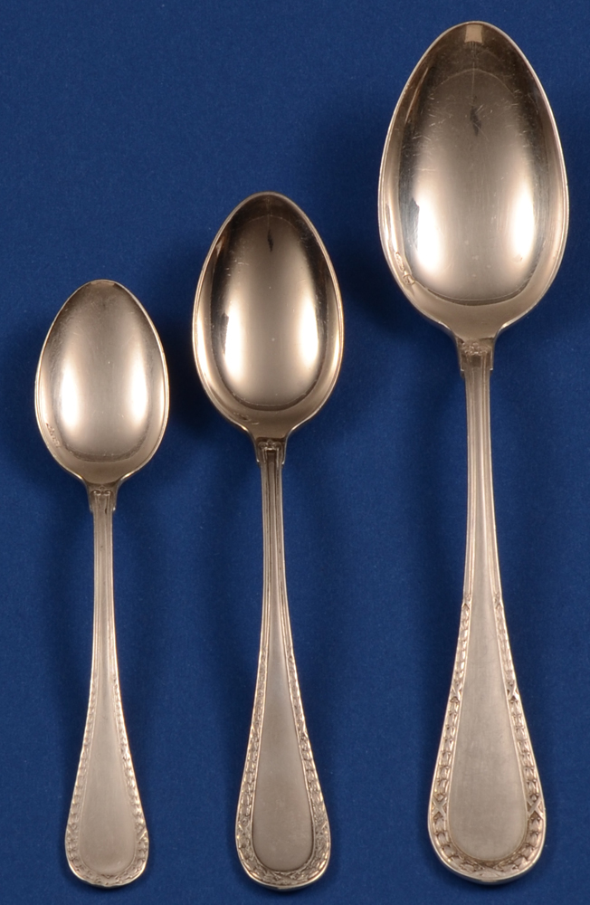Wolfers 219 L XVI Laurier Spoons — Zilver lepels van Wolfers, model 219 L XVI Laurier, in drie maten.