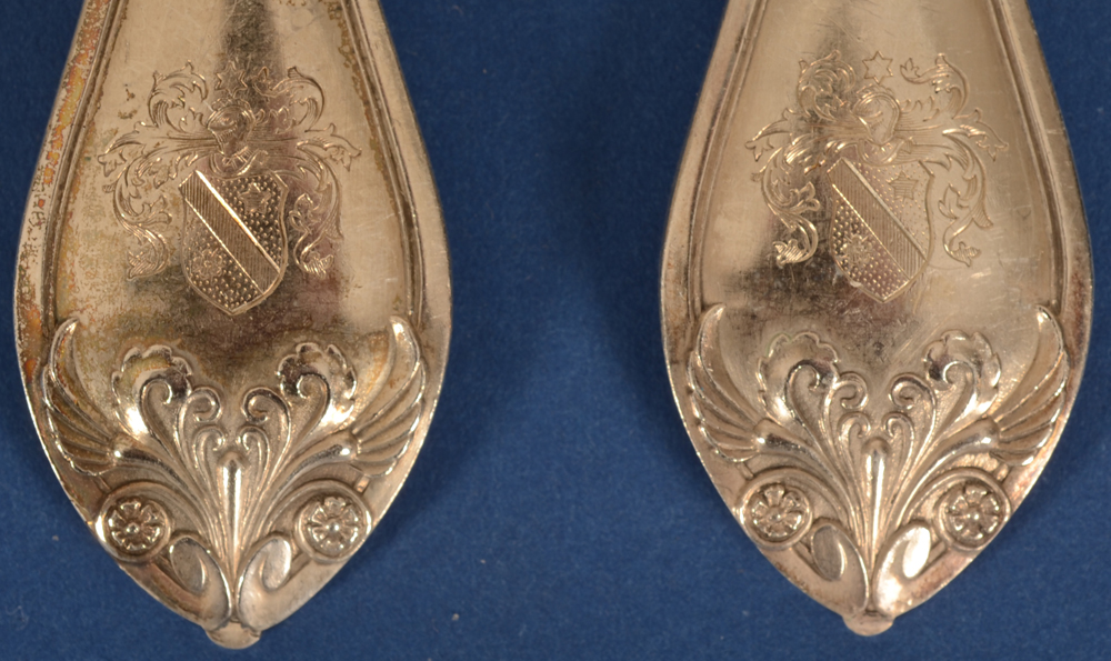 Wolfers Frères — Detail of the engraved knights crest at the back