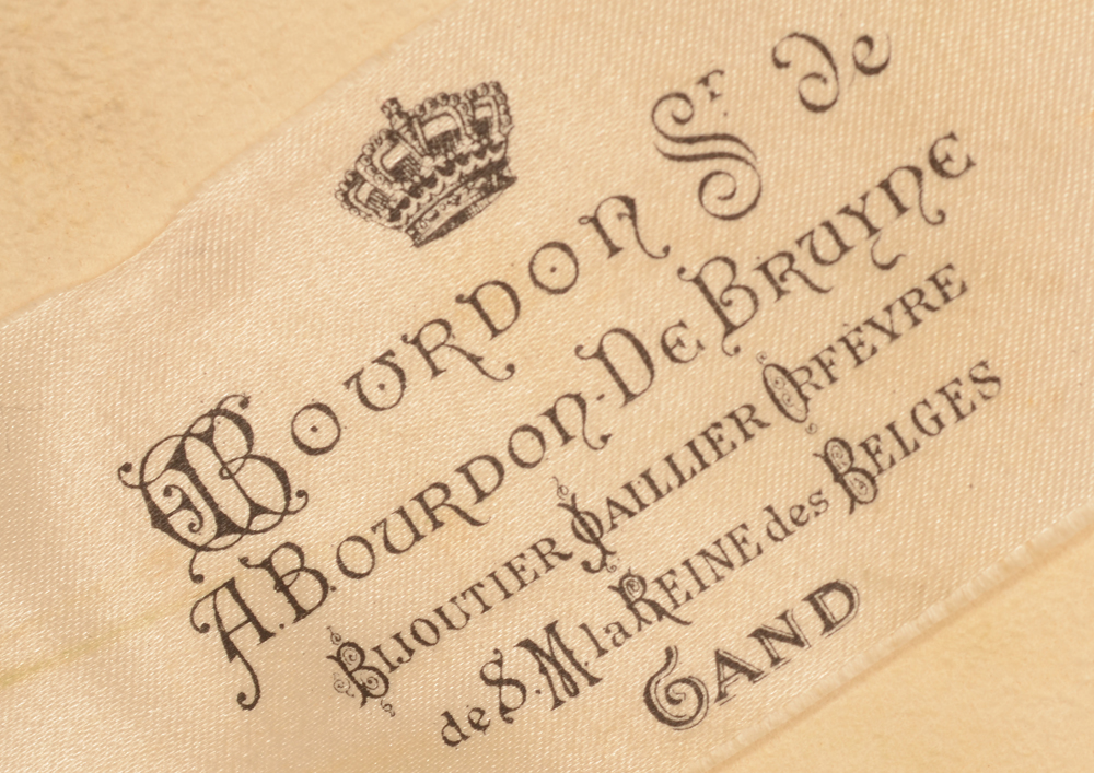 Wolfers Frères — Retailers label in the box