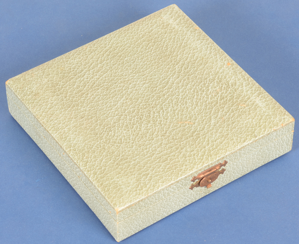 Wolfers Freres 219 L XVI laurier — The original box closed