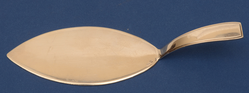 Wolfers Frères S.A — <p>Petite pelle à tarte en argent massif, des années 1950-1960.</p>