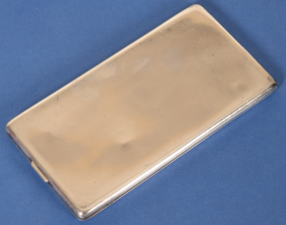 Wolfers Freres S.A. — Backof the sterling case, with some dents due to use