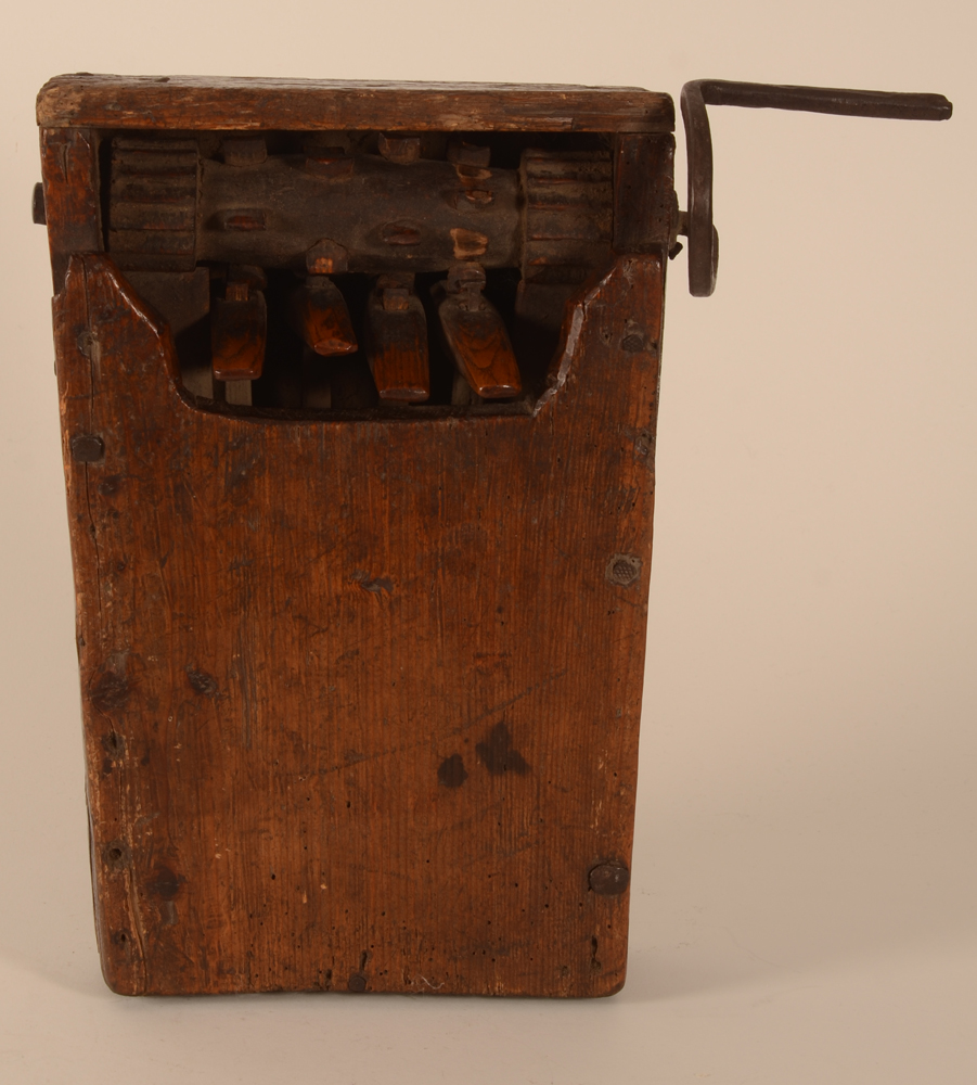 Wooden rattle — Frontal view