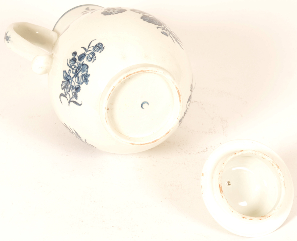 Worcester 18th century porcelain coffee pot — With hollow crescent 1st period mark on the bottom, minor chips on the inside rim of the lid