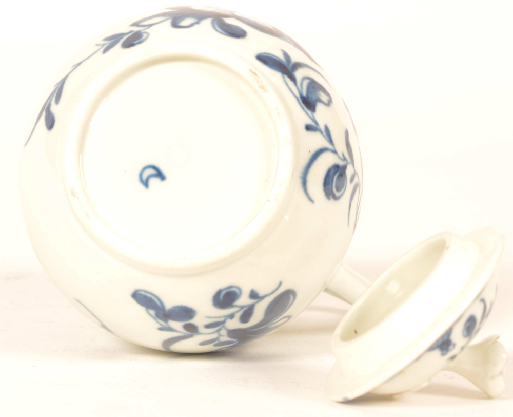 Worcester 18th century porcelain cream pitcher with lid — Creamer with lid, hollow crescent mark in underglaze blue