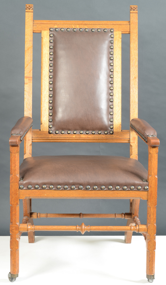 Matthias Zens — Fauteuil en style neogothique.