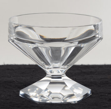 Val St-Lambert Nungesser (sans jambe) cut crystal champagne glass