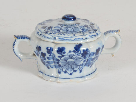 small lobed Delft lidded pot
