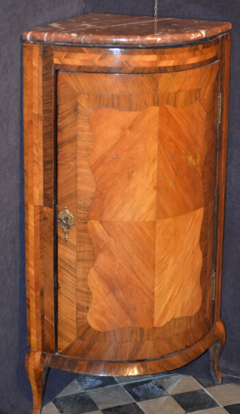Corner Cabinet in L XV style
