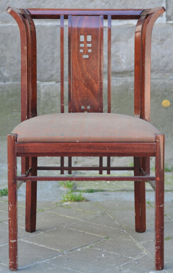 Curious oriental style chair