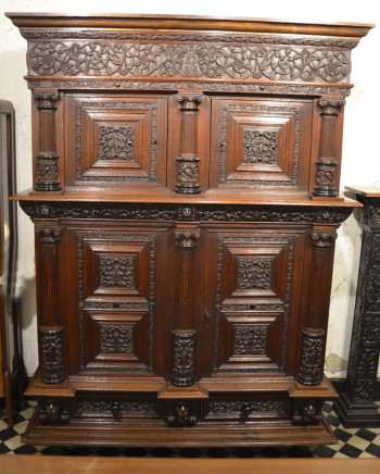 Dutch Renaissance cupboard in oak 17th century