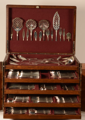 Wolfers Frères complete model 211 L XIV silver canteen